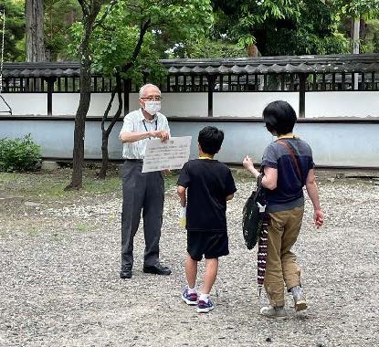 問題に答えている様子