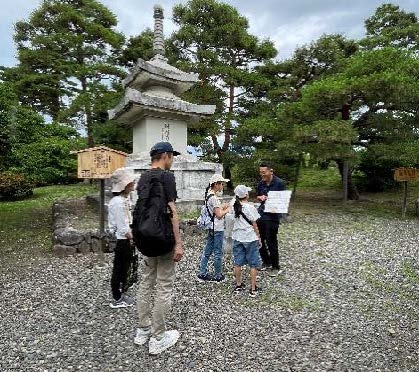 問題に答えている様子